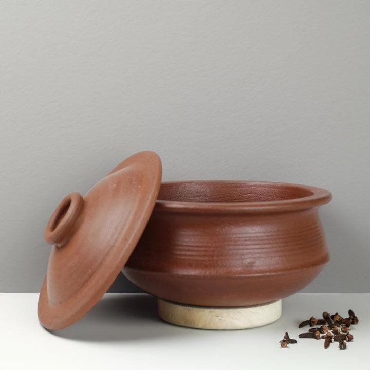 Buy Kalinaw Biriyani Clay Pot With Lid (Brown) - 2000 ML at Vaaree online | Beautiful Cooking Pot to choose from