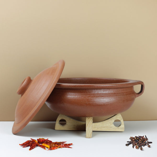 Buy Dilaab Urali Clay Pot With Lid Brown 1000 ML / 8 Inches Handi from Vaaree