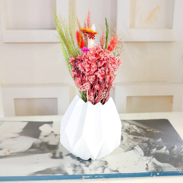 Buy Liwo Ceramic Vase With Dried Flower Bunch - White Vase from Vaaree