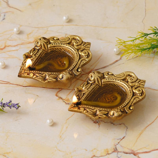 Buy Prisha Decorative Diya - Set Of Two Diyas from Vaaree