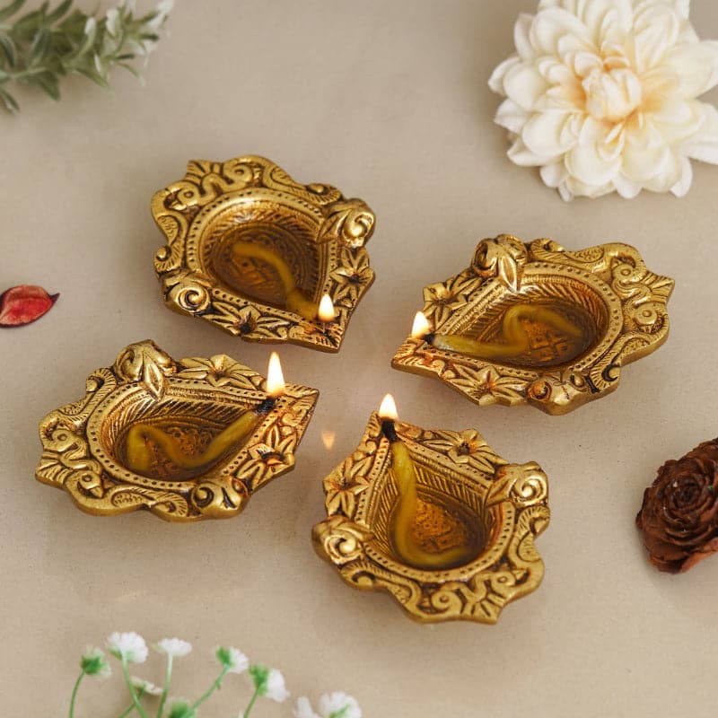 Buy Prisha Decorative Diya - Set Of Four Diyas from Vaaree