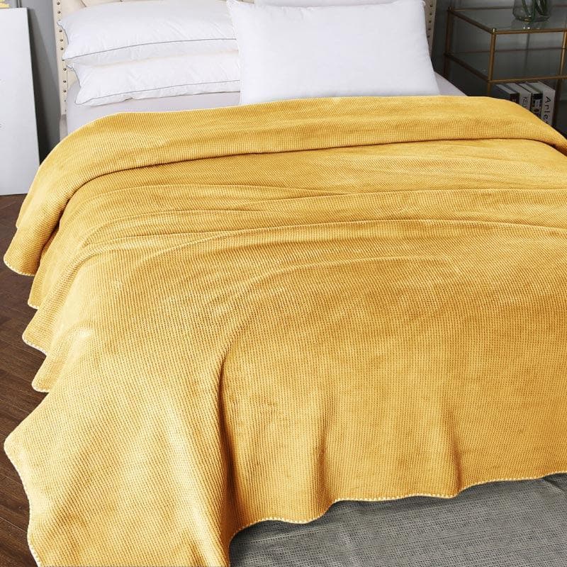 Buy Idyllic Snigu Blanket - Yellow Blankets from Vaaree