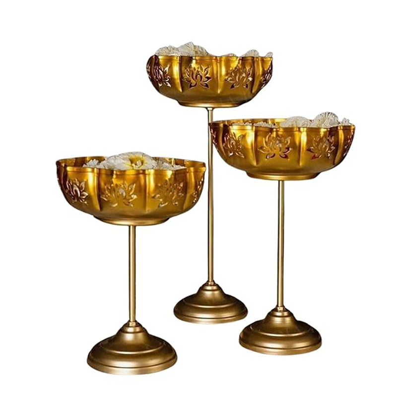 Buy Lotus Atma Urli - Set Of Three Urli from Vaaree