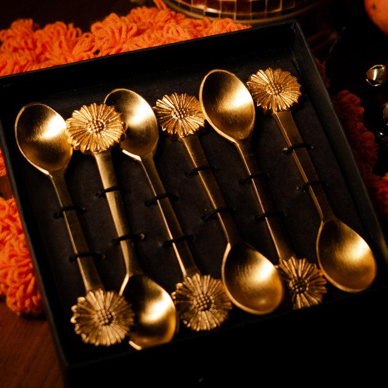 Buy Phool Cutlery Diwali Gift Box - Set Of Six Gift Box from Vaaree