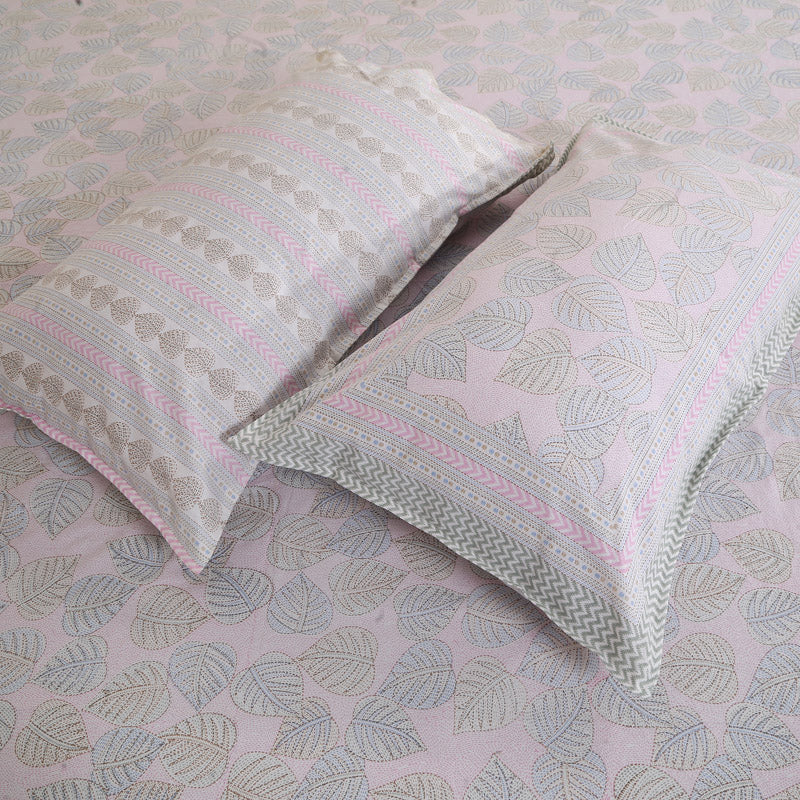 Buy Nistara Floral Bedsheet - Pink Bedsheets from Vaaree