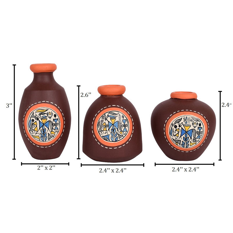 Buy Prisha Terracotta Vase - Set of Three Vase from Vaaree