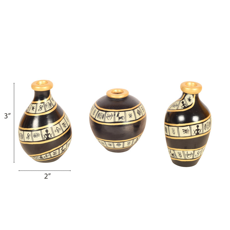 Buy Kamna Terracotta Vase - Set of Three Vase from Vaaree