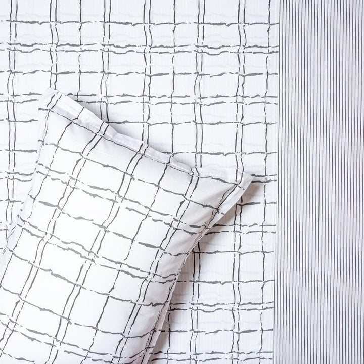 Buy Checkmate Bedsheet at Vaaree online | Beautiful Bedsheets to choose from