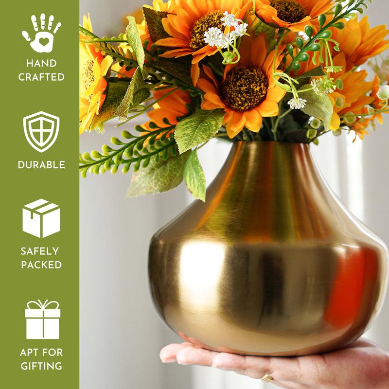 Buy Lumio Metal Vase Vase from Vaaree