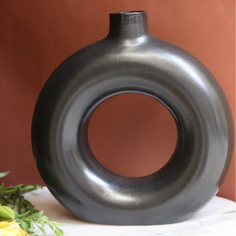 Buy Donut Dalo Vase (Black) - Set Of Two Vase from Vaaree