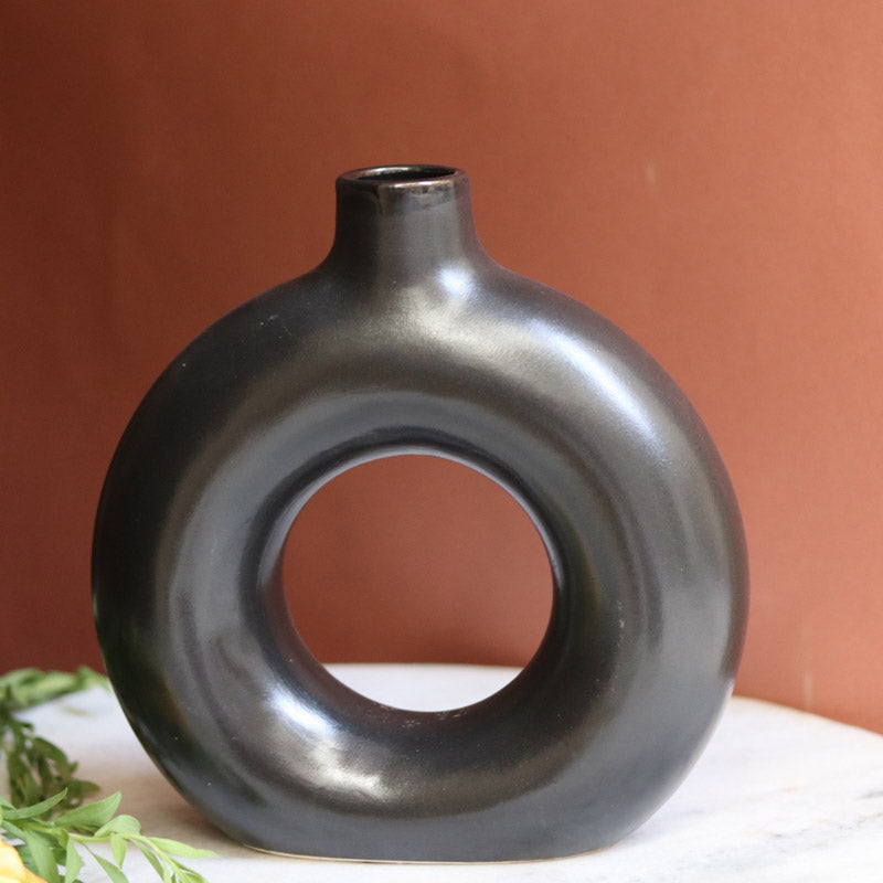 Buy Donut Dalo Vase (Black) - Set Of Two Vase from Vaaree