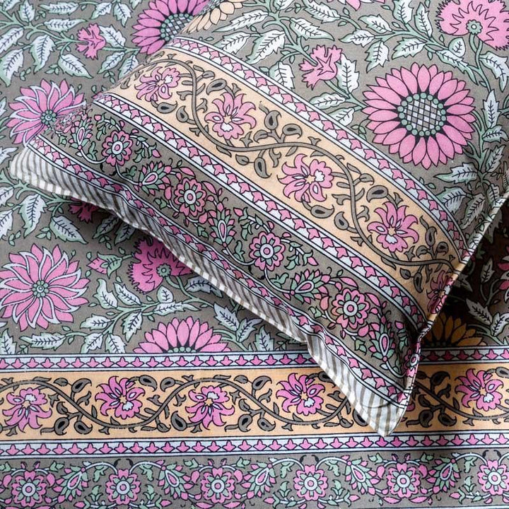 Buy Anandita Floral Bedsheet - Pink at Vaaree online | Beautiful Bedsheets to choose from