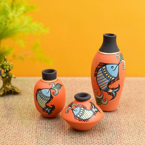 Buy Durrah Machli Terracotta Vase - Three Piece Set Vase from Vaaree