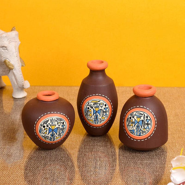 Buy Prisha Terracotta Vase - Set of Three Vase from Vaaree