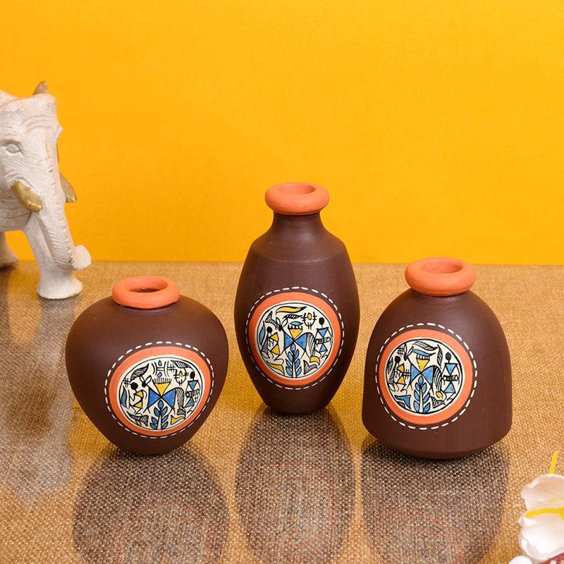 Buy Prisha Terracotta Vase - Set of Three Vase from Vaaree