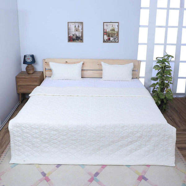 Buy Starsia Microfiber Bedcover - White Bedcovers from Vaaree