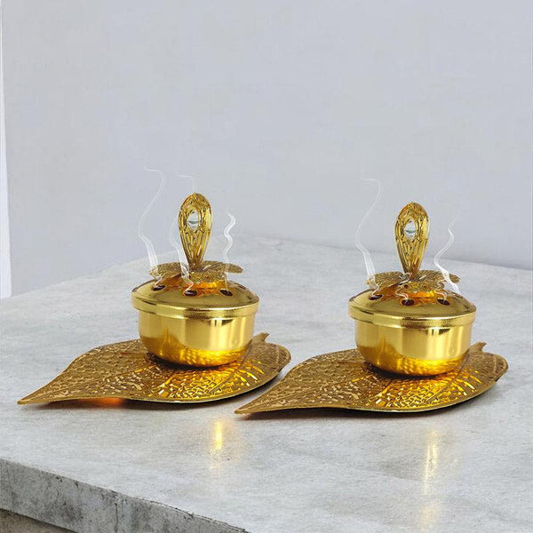 Buy Radha Festive Diffuser - Set Of Two Diffuser from Vaaree