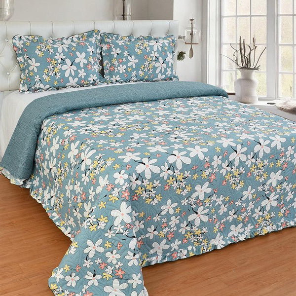 Buy Magnia Floral Bedcover With Lace Bedcovers from Vaaree