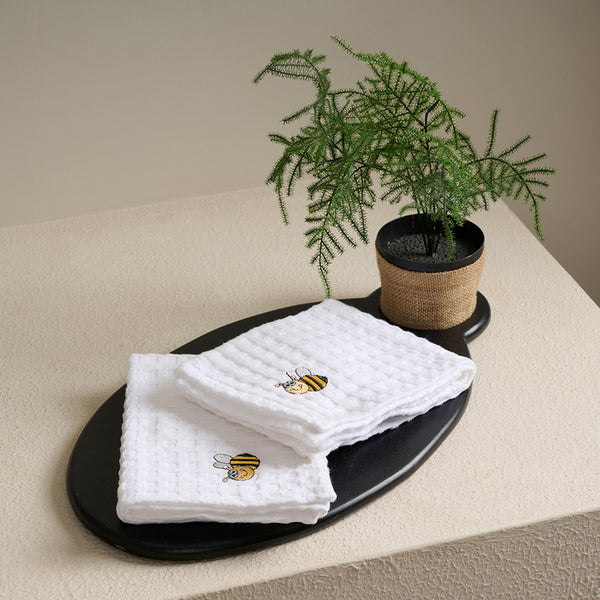 Buy Baby Bee Hand Towel - Set Of Two Bath Towels from Vaaree