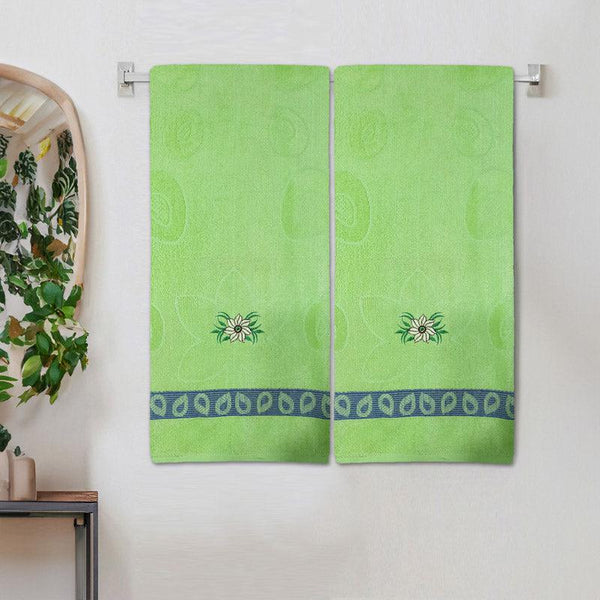 Buy Reto Flora Bath Towel (Green) - Set Of Two Bath Towels from Vaaree