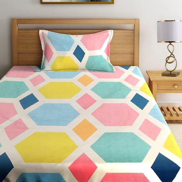 Buy Agnes Geomatric Bedsheet - Multicolor Bedsheets from Vaaree