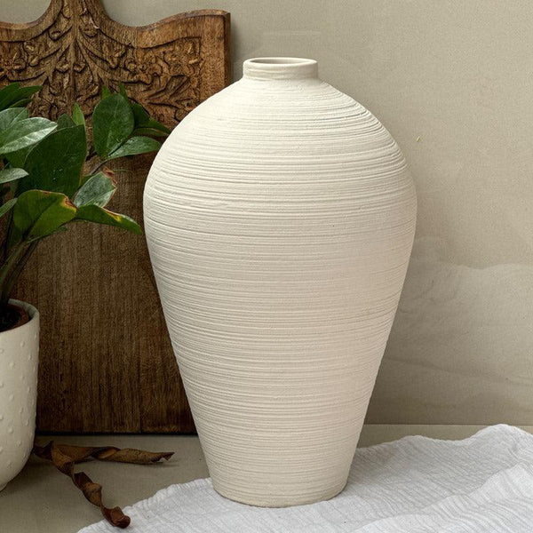 Buy Melogami Ceramic Vase Vase from Vaaree