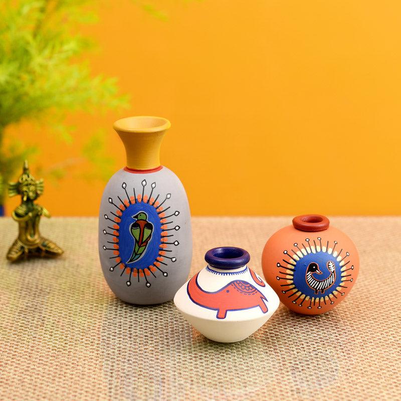 Buy Sumaya Tribal Terracotta Vase - Three Piece Set Vase from Vaaree