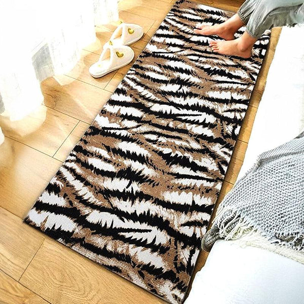 Buy Leopard Stripe Runner Rug Runner Rug from Vaaree