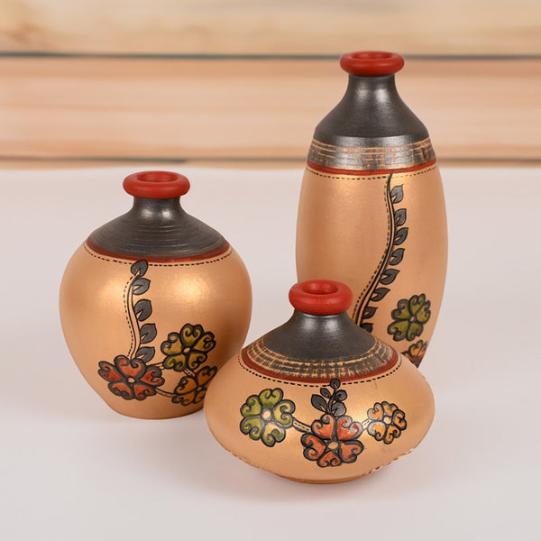 Buy Nihari Terracotta Vase - Set of Three Vase from Vaaree