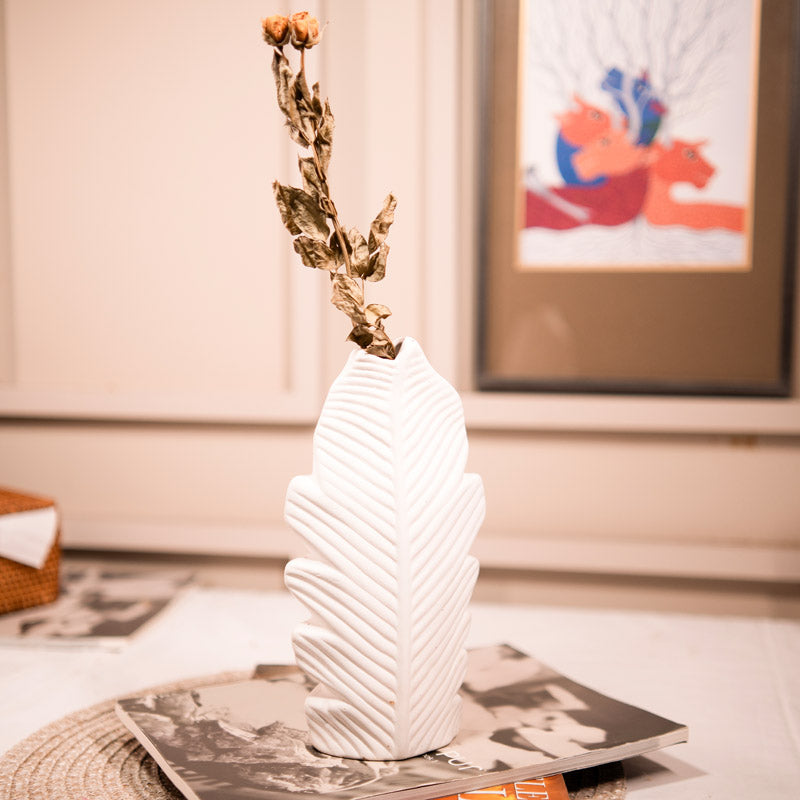 Buy Feather Freeze Vase Vase from Vaaree