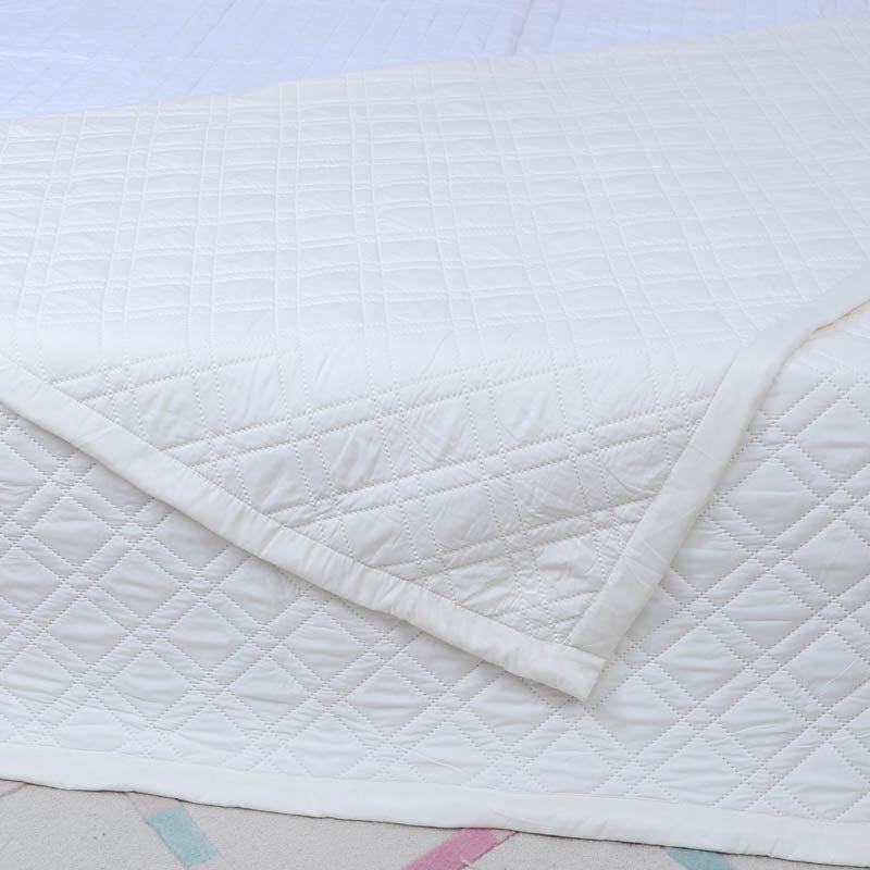 Buy Jisha Microfiber Bedcover - White Bedcovers from Vaaree