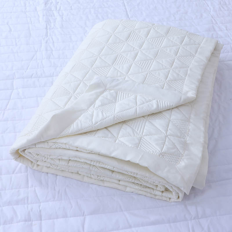 Buy Starsia Microfiber Bedcover - White Bedcovers from Vaaree