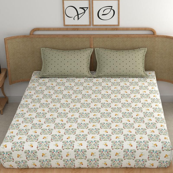 Buy Cubo Floral Printed Bedsheet Bedsheets from Vaaree