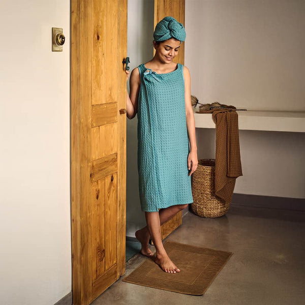 Buy Glory Hug Bathwrap - Turquoise Bath Wraps from Vaaree