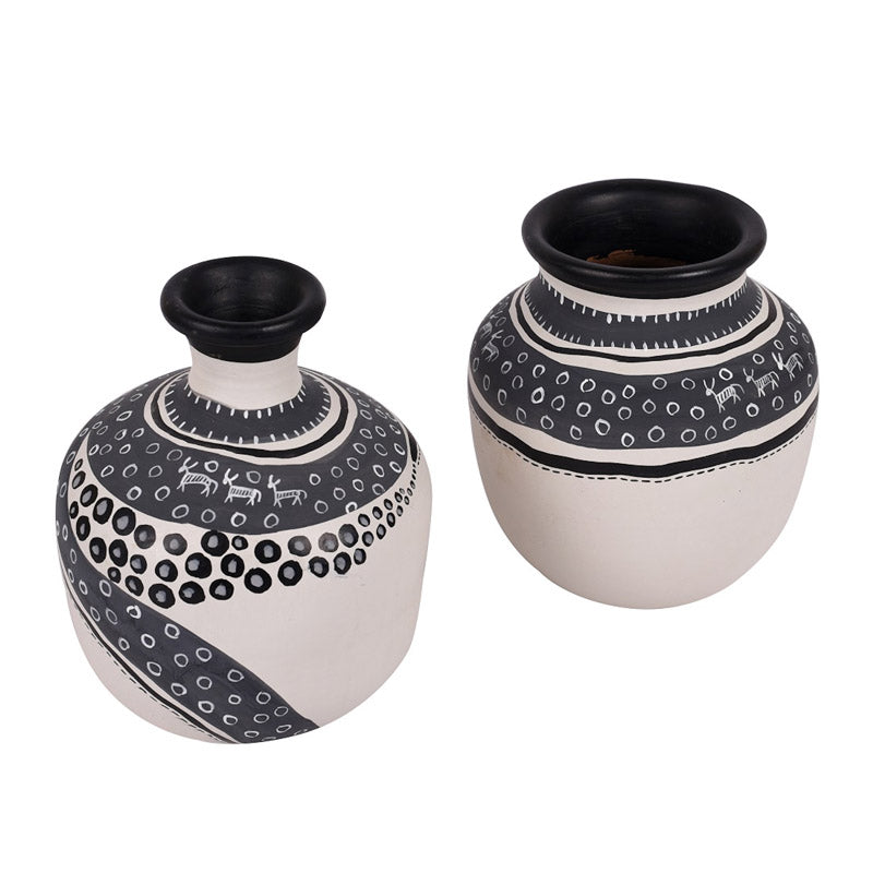 Buy Ojasvi Terracotta Vase - Set of Two Vase from Vaaree