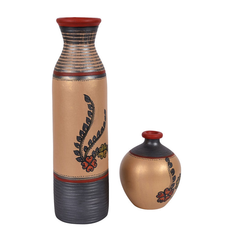 Buy Kamya Terracotta Vase - Set of Two Vase from Vaaree