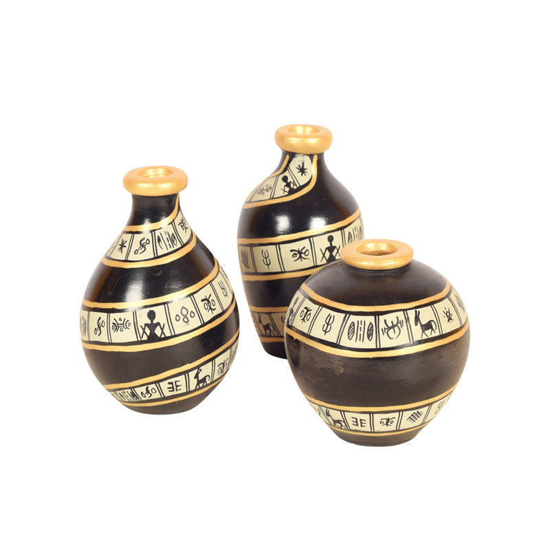 Buy Kamna Terracotta Vase - Set of Three Vase from Vaaree