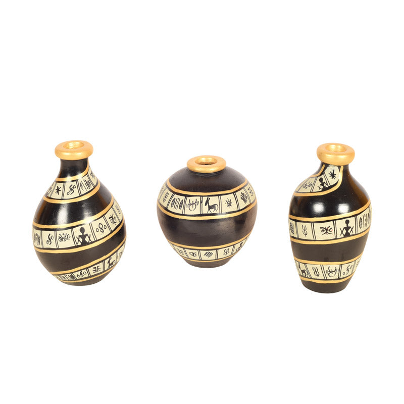 Buy Kamna Terracotta Vase - Set of Three Vase from Vaaree