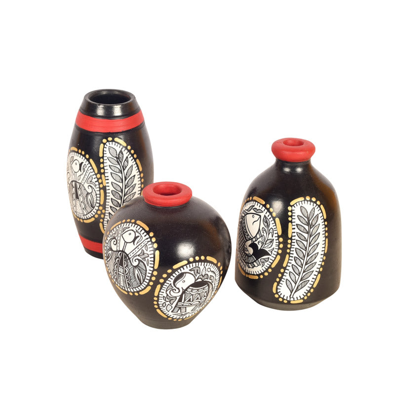 Buy Kodhai Terracotta Vase - Set of Three Vase from Vaaree