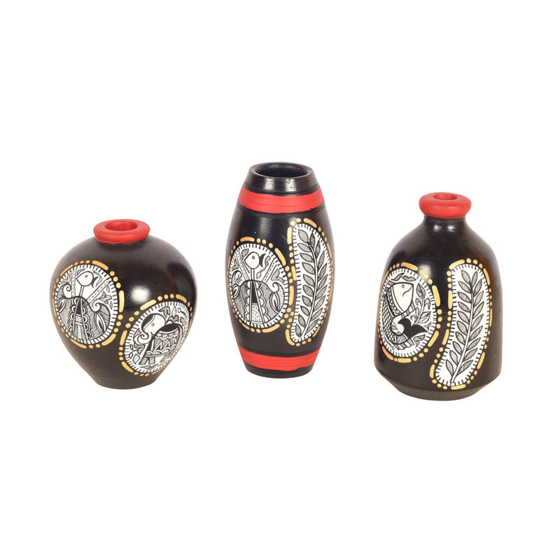 Buy Kodhai Terracotta Vase - Set of Three Vase from Vaaree