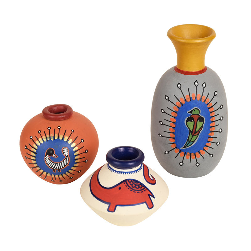 Buy Sumaya Tribal Terracotta Vase - Three Piece Set Vase from Vaaree