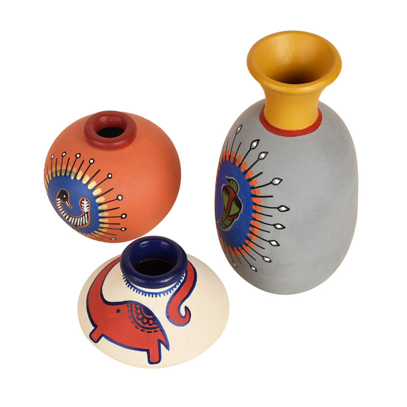 Buy Sumaya Tribal Terracotta Vase - Three Piece Set Vase from Vaaree