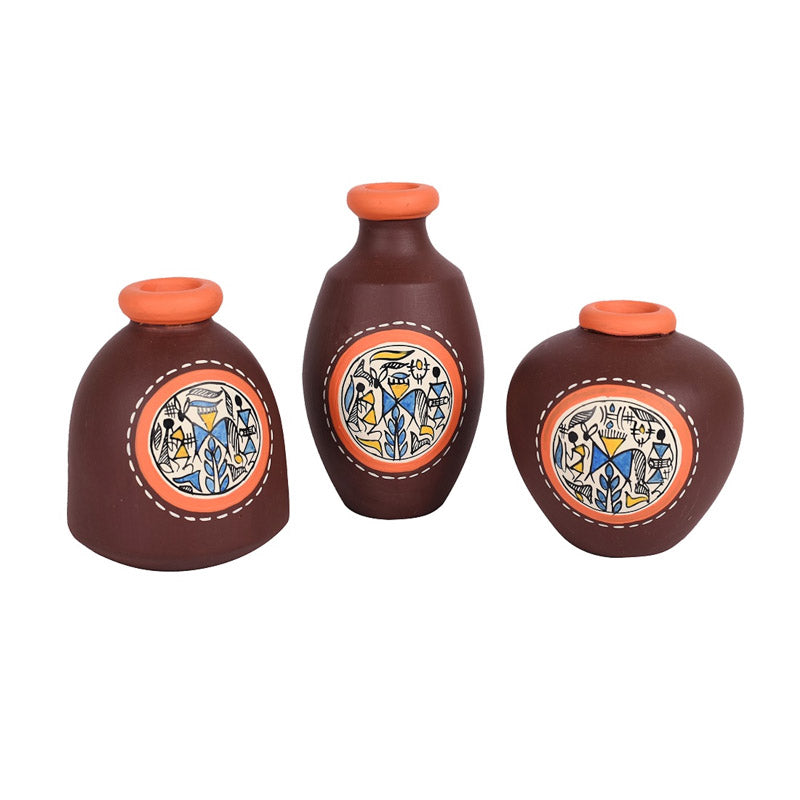 Buy Prisha Terracotta Vase - Set of Three Vase from Vaaree