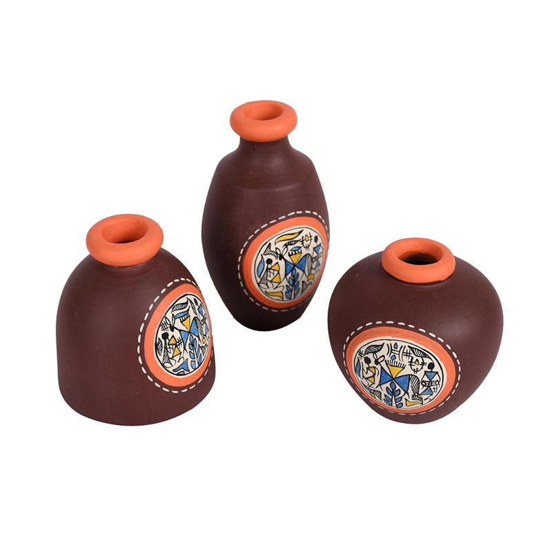 Buy Prisha Terracotta Vase - Set of Three Vase from Vaaree