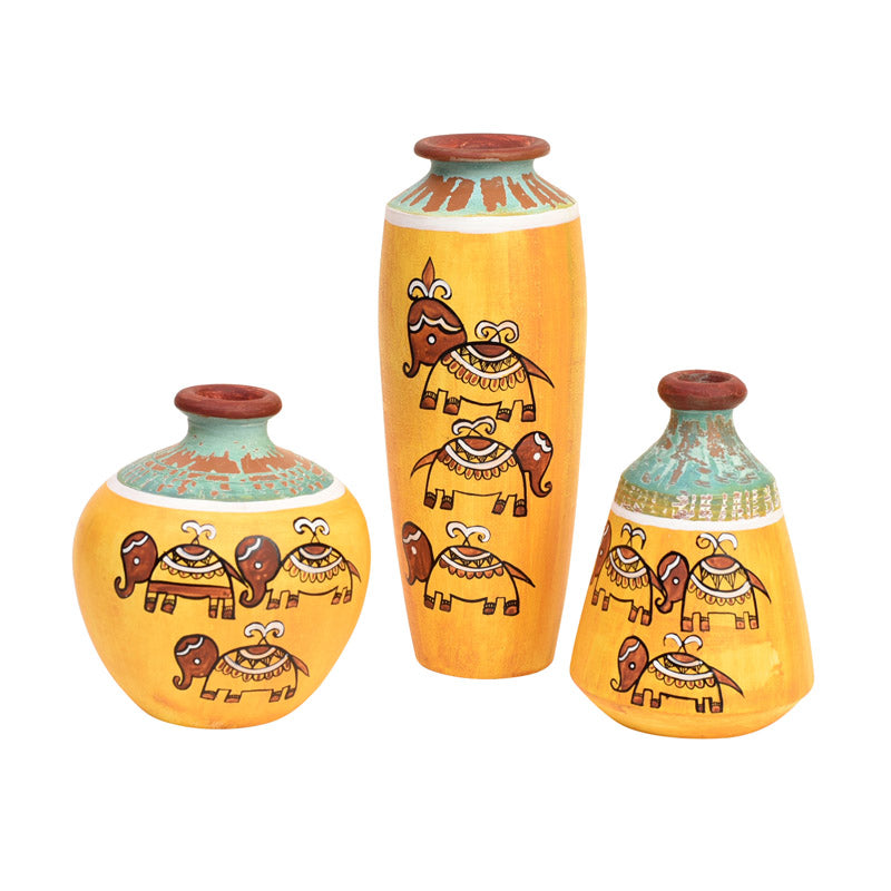 Buy Zia Terracotta Vase - Three Piece Set Vase from Vaaree