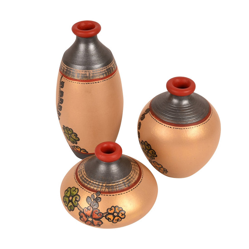 Buy Nihari Terracotta Vase - Set of Three Vase from Vaaree