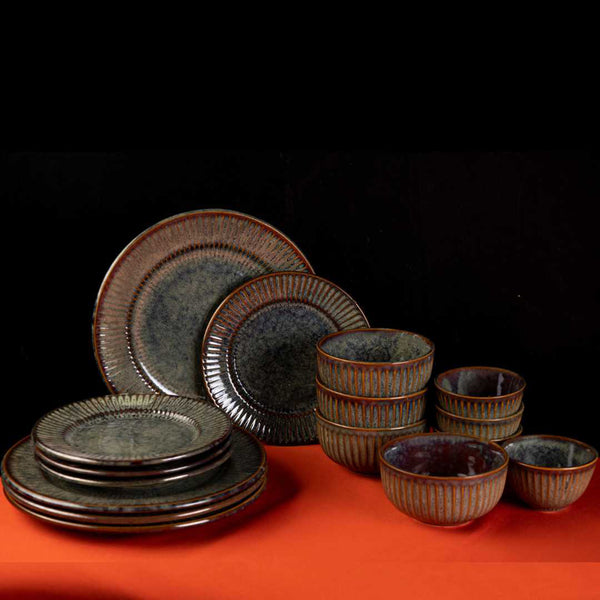 Buy Sragen Handmade Dinner Set - Twenty Eight Piece Set Dinner Set from Vaaree