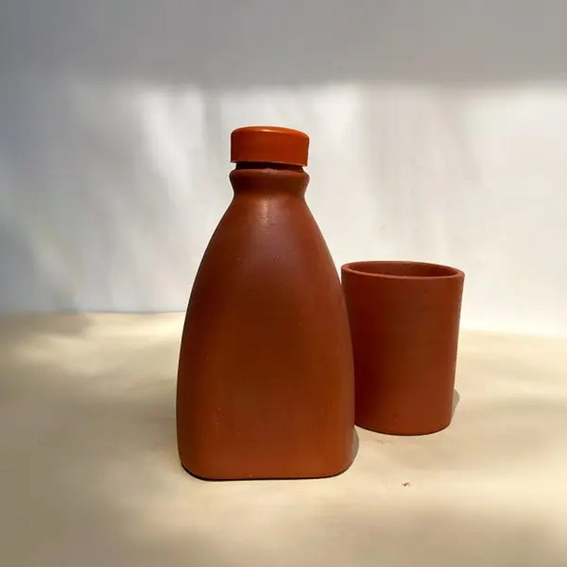 Buy Eisha Traingle Terracotta Bottle - 500 ML Bottle from Vaaree