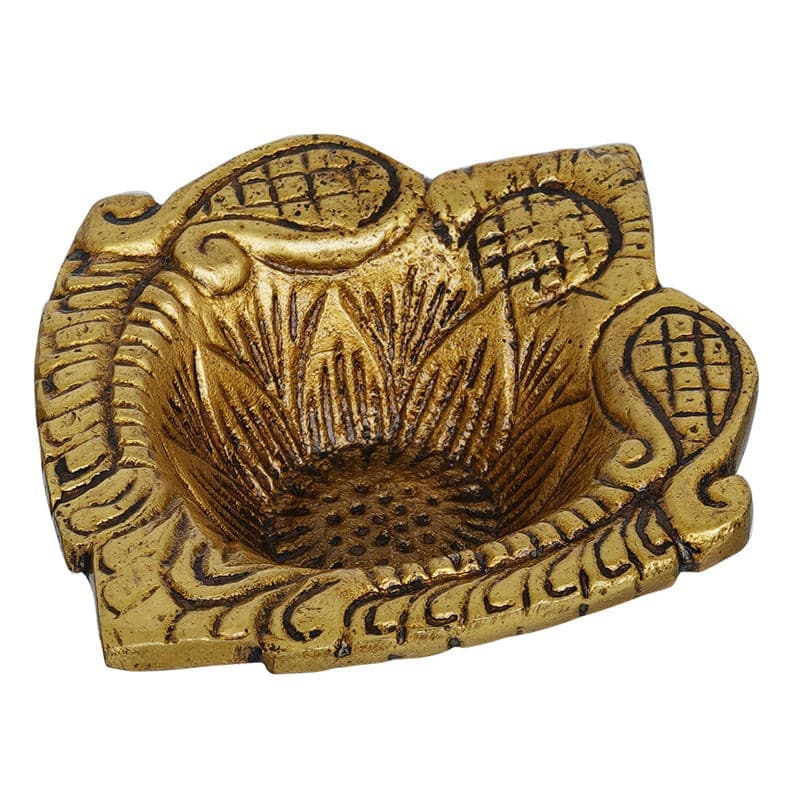 Buy Raavaa Brass Diya Diyas from Vaaree