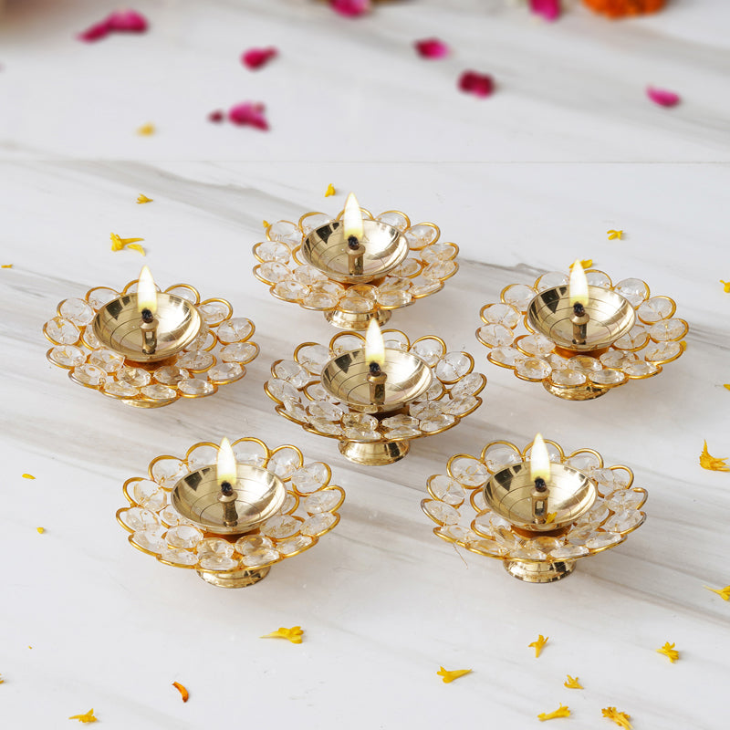 Buy Vintara Festive Diya - Set Of Six Diyas from Vaaree